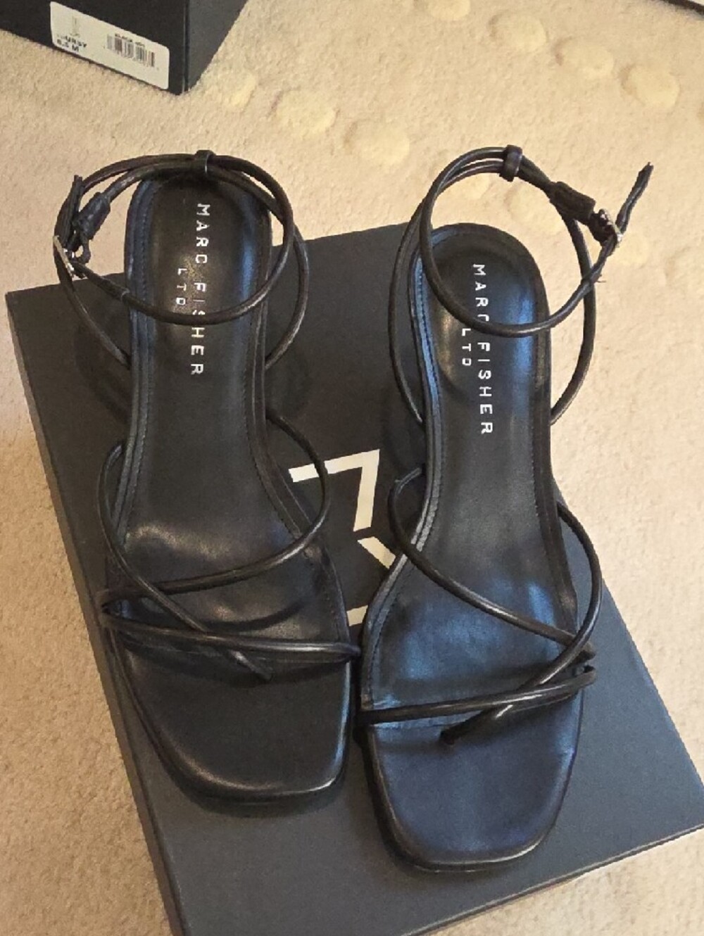 Marc Fisher Black Ballen Strappy Low Heel Sandal. Size 8 - Picture 4 of 10